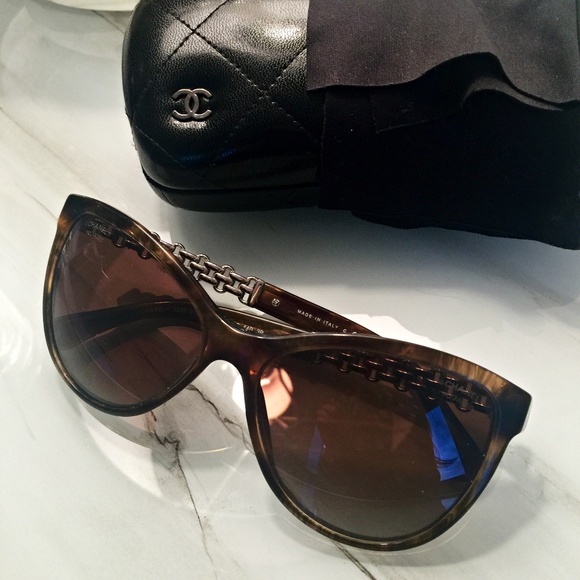 CHANEL Accessories - Chanel Chain Link CC Logo Polarized Sunglasses